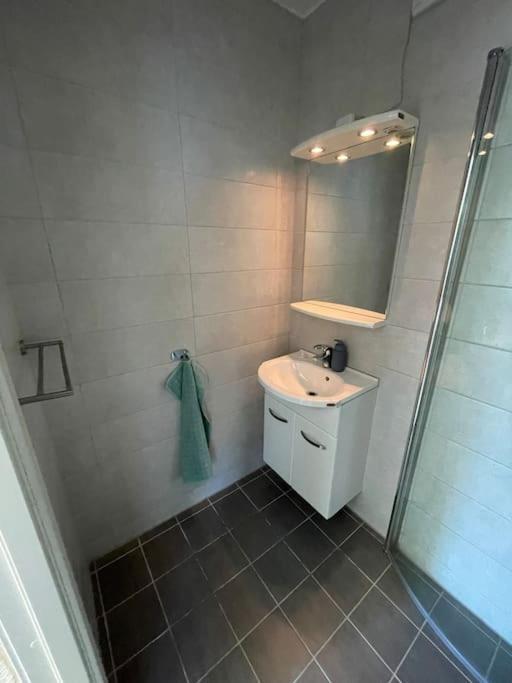 Lovely 2 Bedroom Apartmen With Free Parking 베르겐 외부 사진