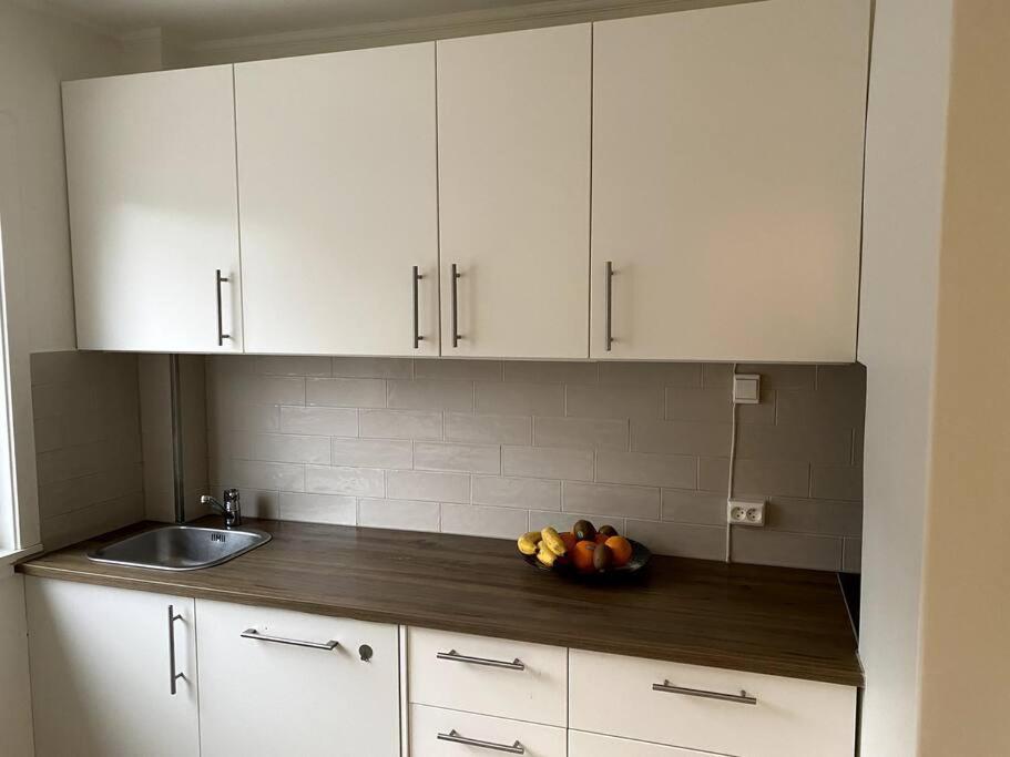 Lovely 2 Bedroom Apartmen With Free Parking 베르겐 외부 사진